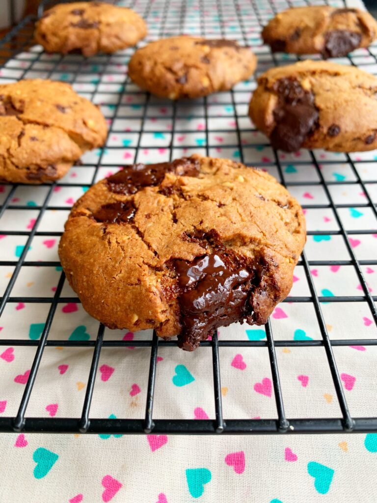 cookies de pasta de amendoim e chocolate