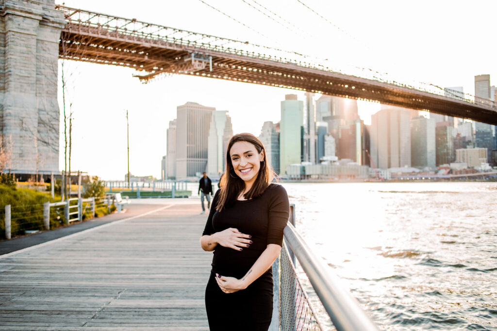 pregnant woman in dumbo NYC