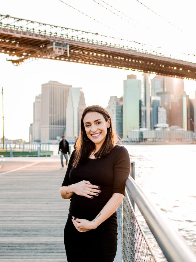 pregnant woman in dumbo NYC