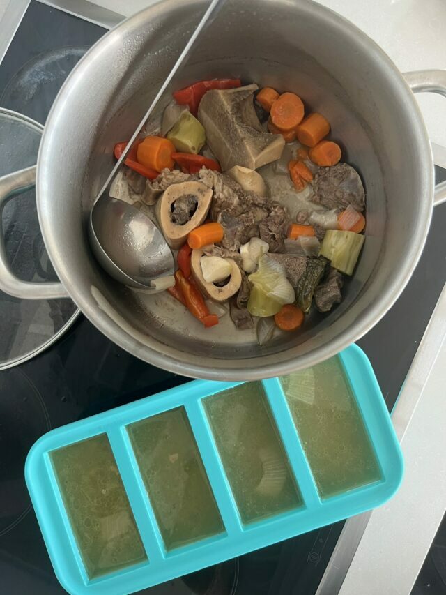 Aprenda a fazer caldo de ossos