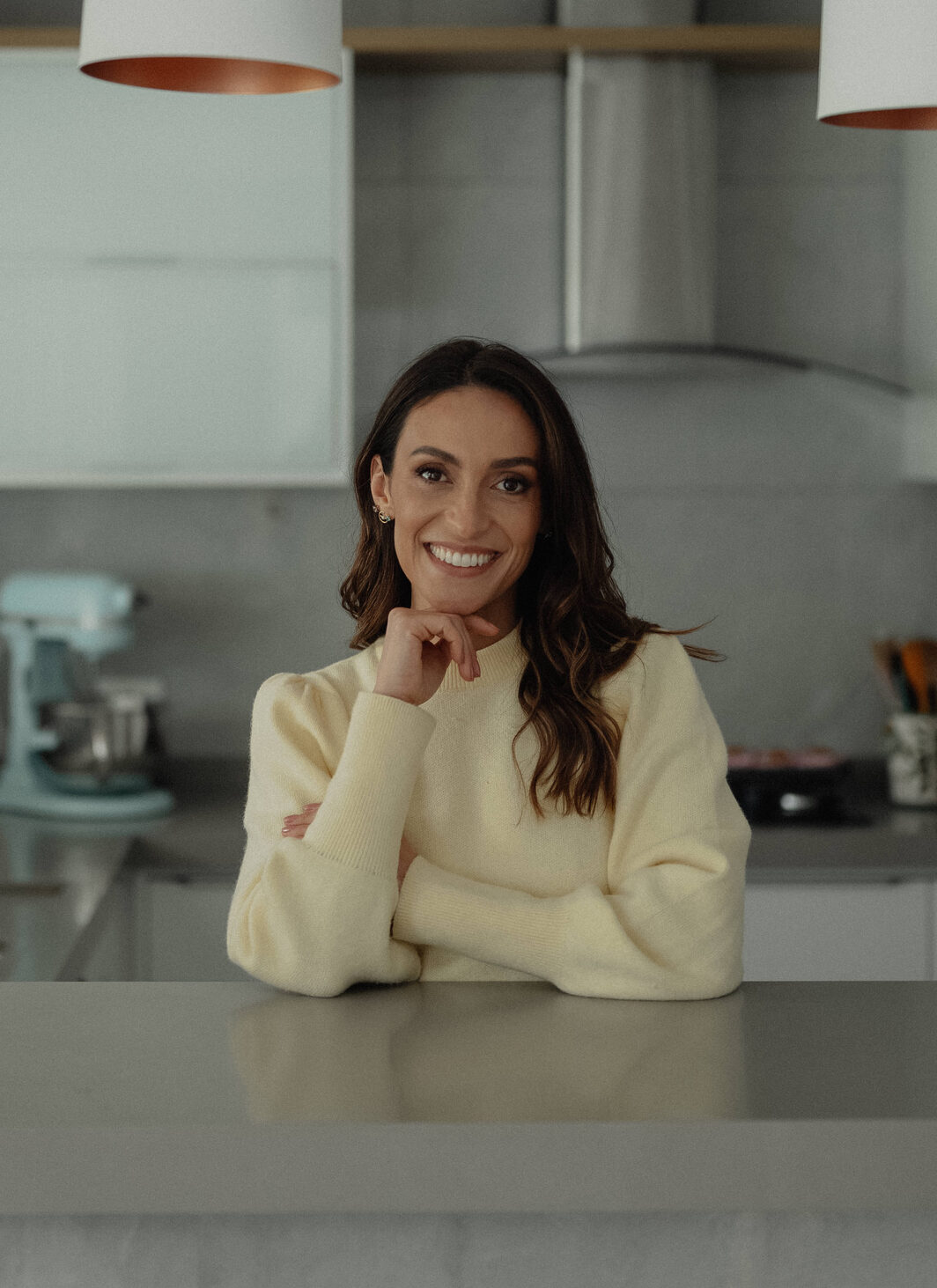 Flavia M. Machioni em sua cozinha